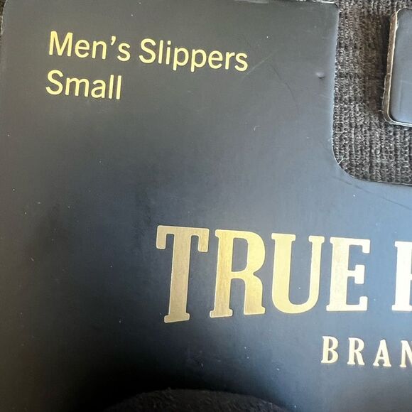 True Religion Men's Polar Performance Grey/Red Slip-on Soft Slippers Size Small - Picture 4 of 5